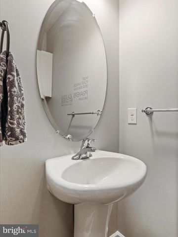 1241 N FAIRFAX BLVD, Ranson, WV 25438