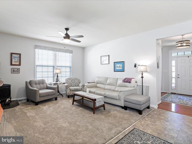 1241 N FAIRFAX BLVD, Ranson, WV 25438