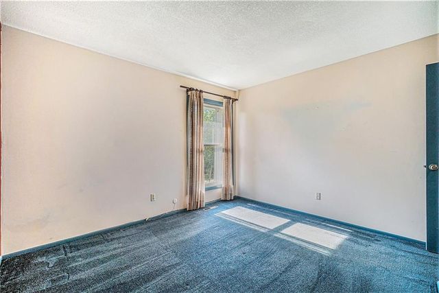 10863 Rosehill Road, Overland Park, KS 66210