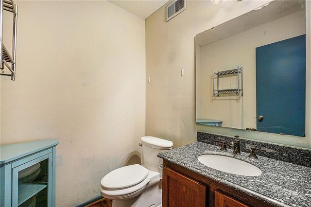 10863 Rosehill Road, Overland Park, KS 66210