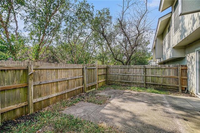 10863 Rosehill Road, Overland Park, KS 66210