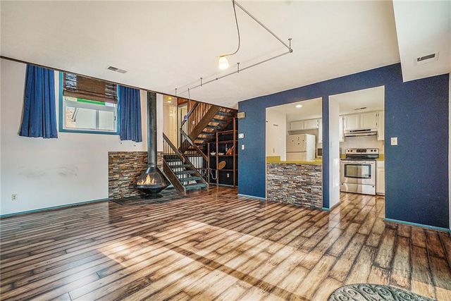 10863 Rosehill Road, Overland Park, KS 66210