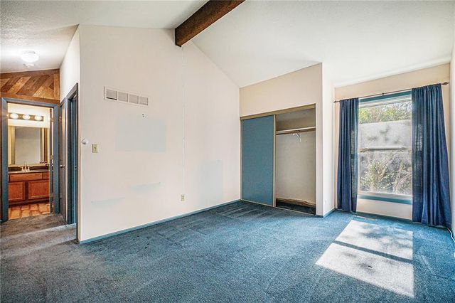 10863 Rosehill Road, Overland Park, KS 66210