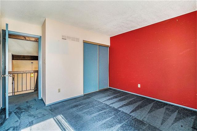 10863 Rosehill Road, Overland Park, KS 66210