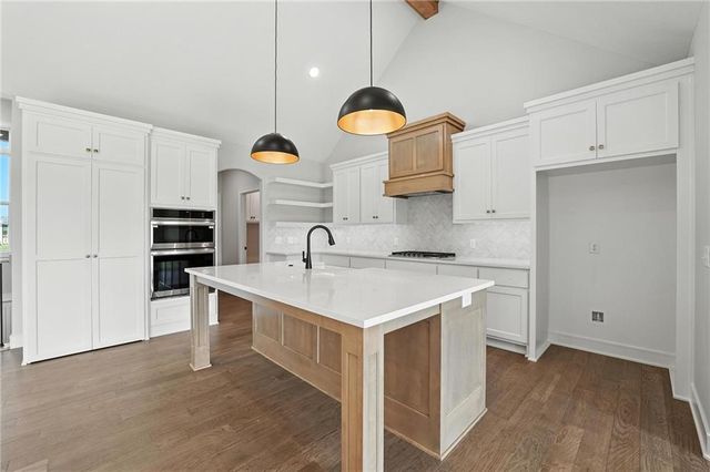 4264 Lake Shore Court, Basehor, KS 66007