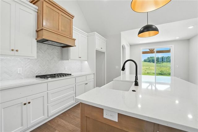 4264 Lake Shore Court, Basehor, KS 66007