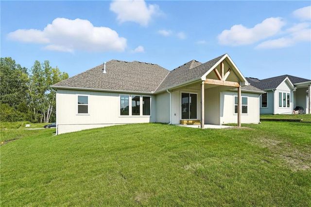 4264 Lake Shore Court, Basehor, KS 66007