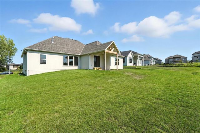 4264 Lake Shore Court, Basehor, KS 66007