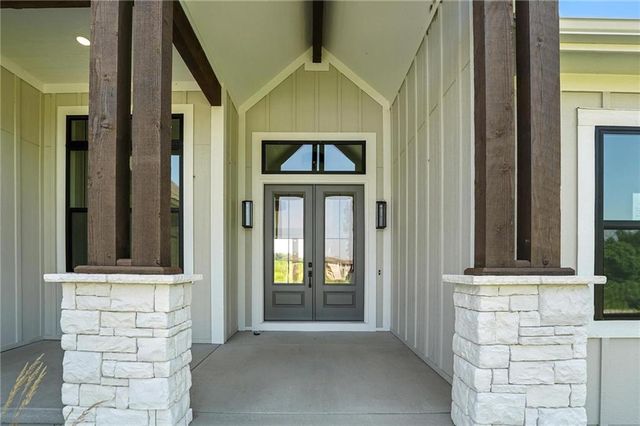 4264 Lake Shore Court, Basehor, KS 66007