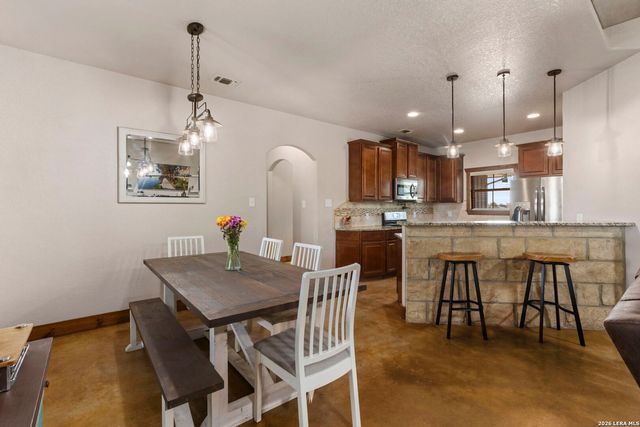193 County Road 271, Rio Medina, TX 78066