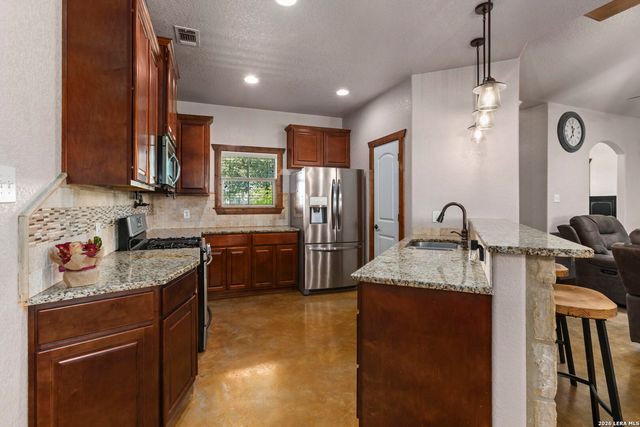 193 County Road 271, Rio Medina, TX 78066