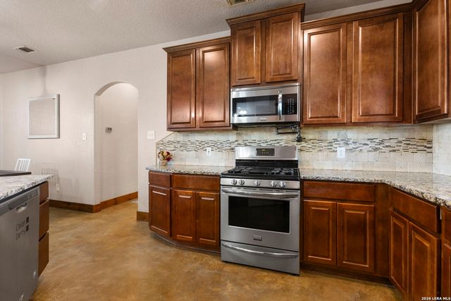 193 County Road 271, Rio Medina, TX 78066