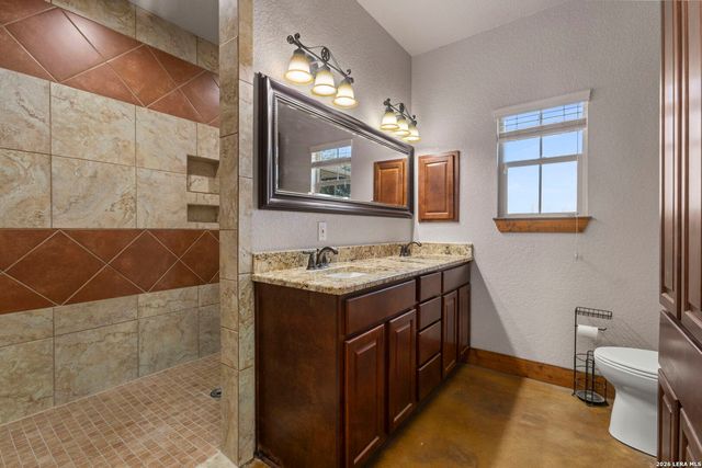 193 County Road 271, Rio Medina, TX 78066