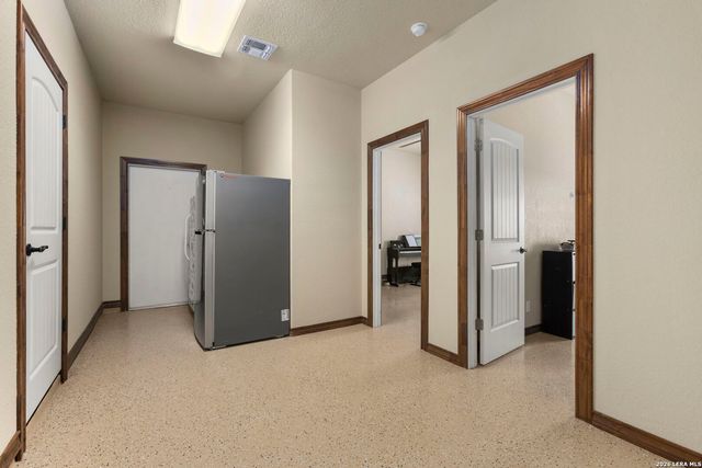 193 County Road 271, Rio Medina, TX 78066