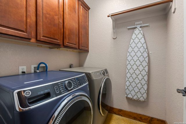 193 County Road 271, Rio Medina, TX 78066