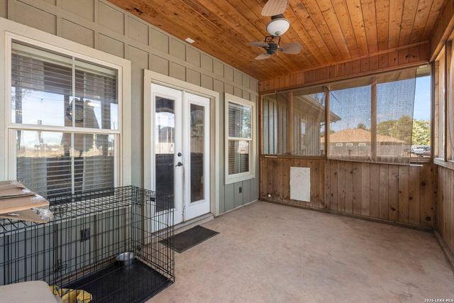 193 County Road 271, Rio Medina, TX 78066