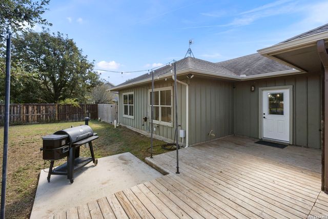 193 County Road 271, Rio Medina, TX 78066