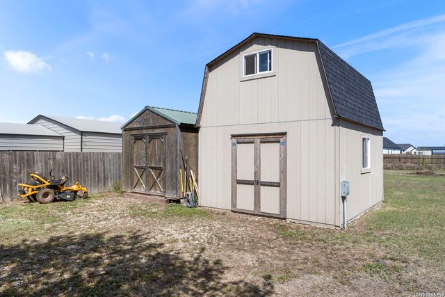 193 County Road 271, Rio Medina, TX 78066