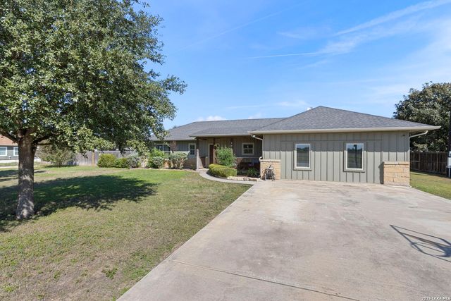 193 County Road 271, Rio Medina, TX 78066