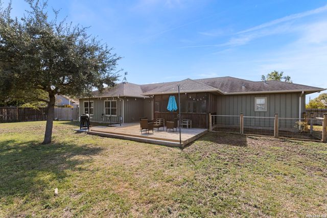 193 County Road 271, Rio Medina, TX 78066