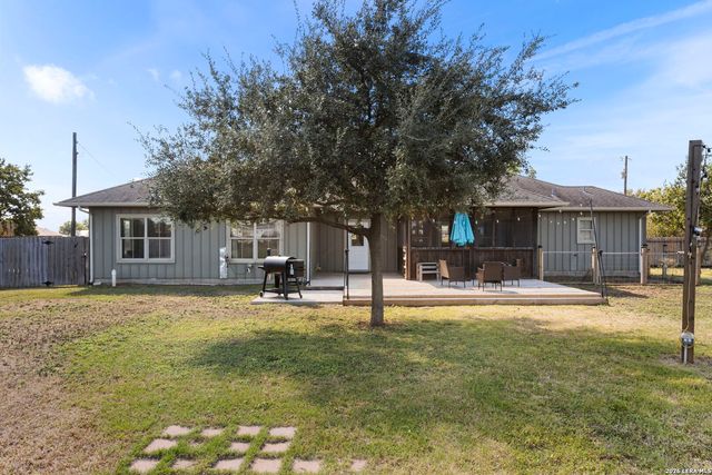 193 County Road 271, Rio Medina, TX 78066