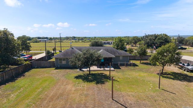 193 County Road 271, Rio Medina, TX 78066
