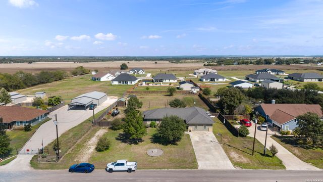 193 County Road 271, Rio Medina, TX 78066