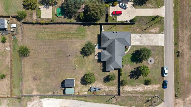 193 County Road 271, Rio Medina, TX 78066