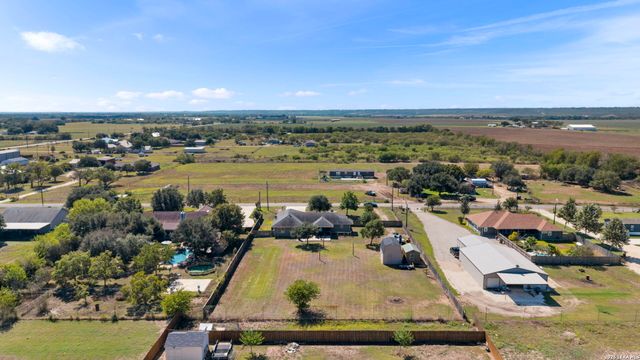 193 County Road 271, Rio Medina, TX 78066