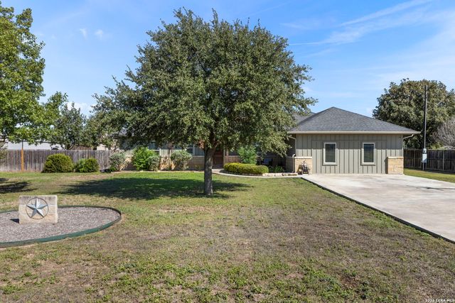 193 County Road 271, Rio Medina, TX 78066