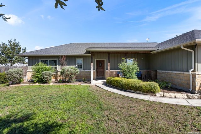 193 County Road 271, Rio Medina, TX 78066