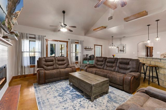 193 County Road 271, Rio Medina, TX 78066