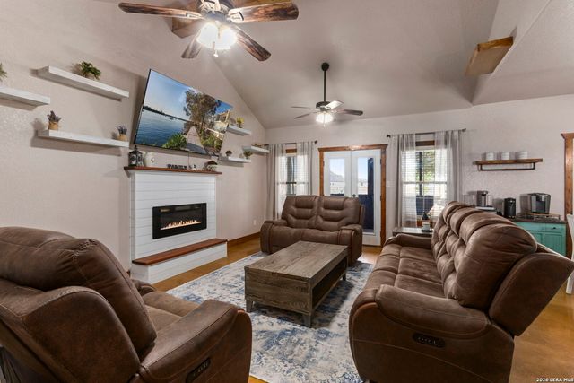 193 County Road 271, Rio Medina, TX 78066