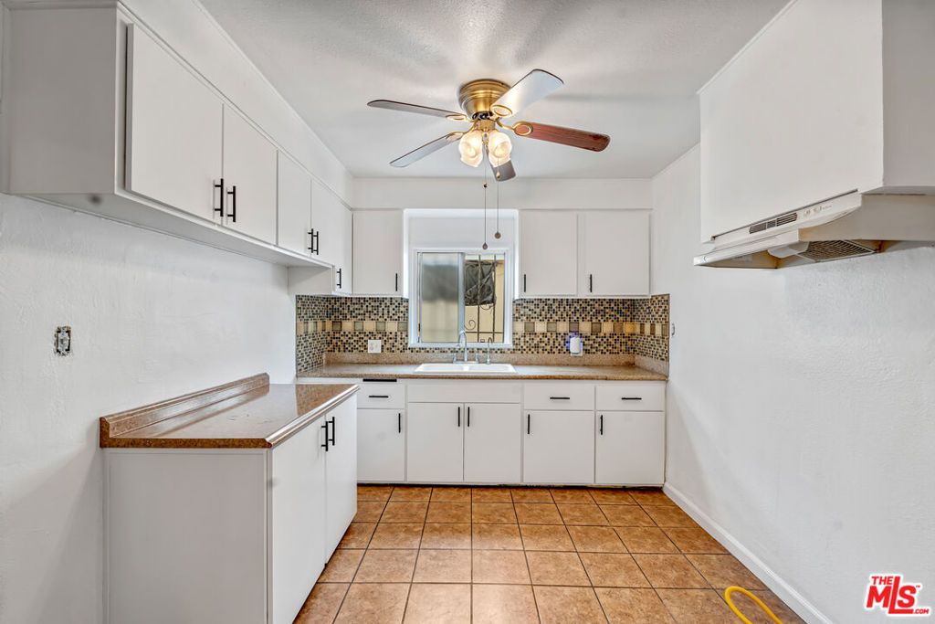 1215 W 59th Street, Los Angeles, CA 90044 — photo 4