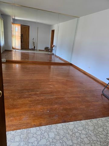 8605 S Calumet Avenue, Chicago, IL 60619