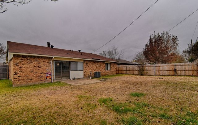 809 Levelland Drive, Arlington, TX 76017