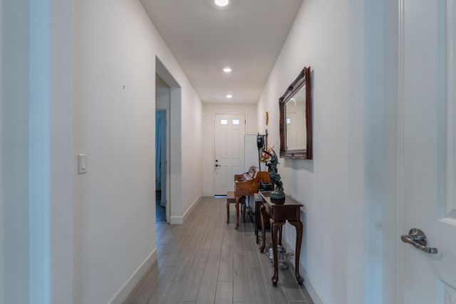 2269 Sierra Village Dr, Roseville, CA 95747