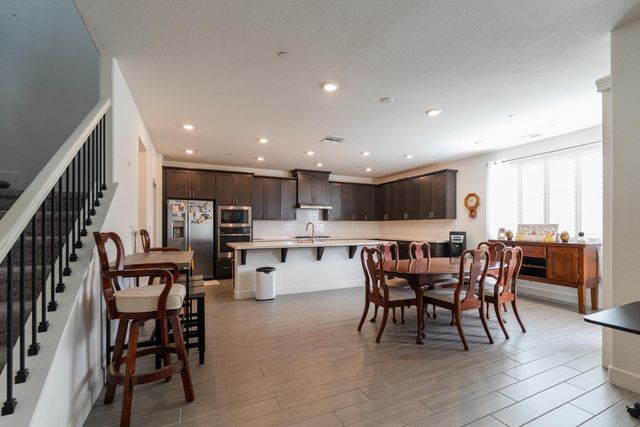 2269 Sierra Village Dr, Roseville, CA 95747