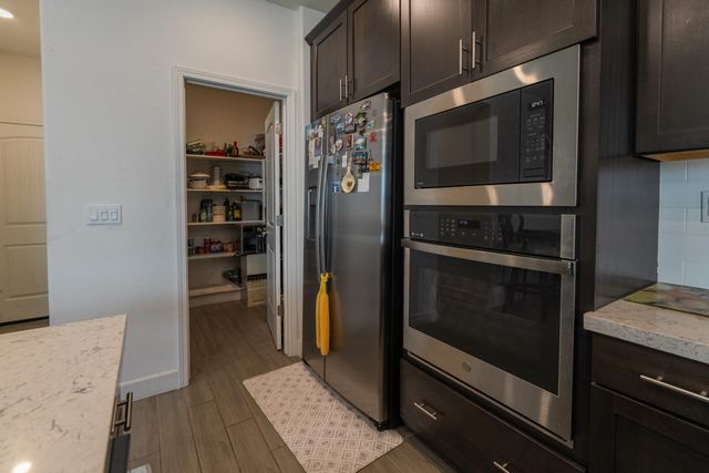 2269 Sierra Village Dr, Roseville, CA 95747