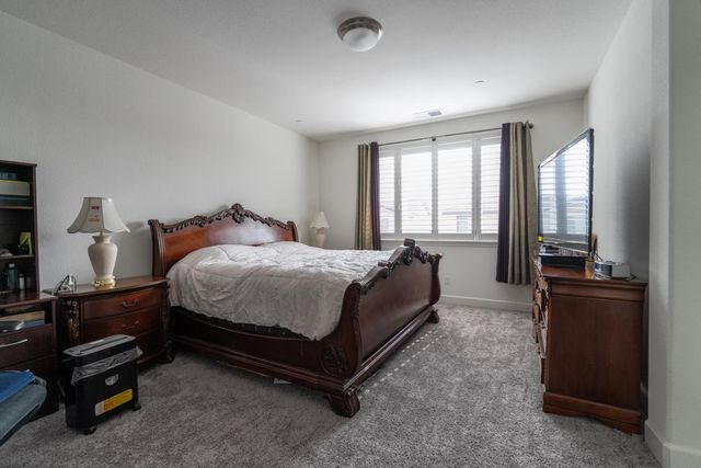 2269 Sierra Village Dr, Roseville, CA 95747