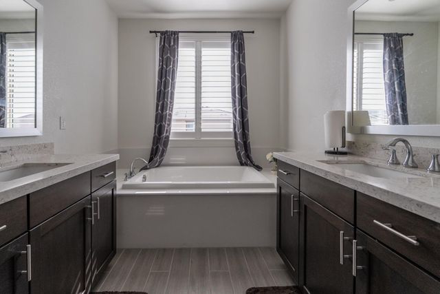 2269 Sierra Village Dr, Roseville, CA 95747