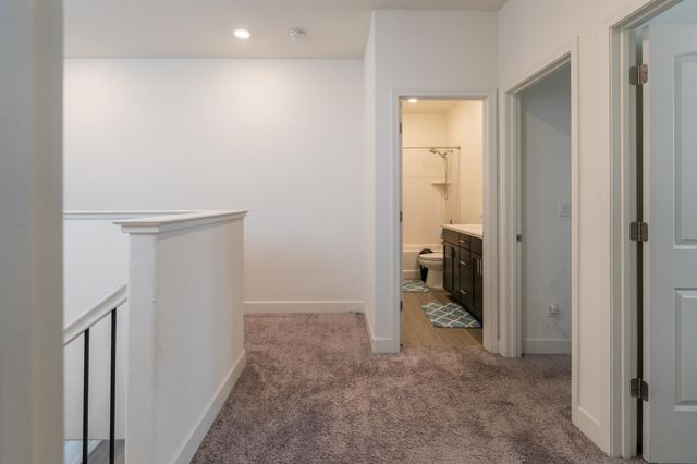 2269 Sierra Village Dr, Roseville, CA 95747