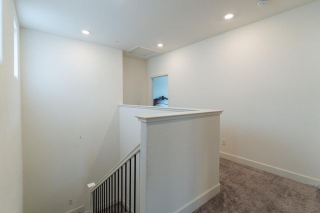 2269 Sierra Village Dr, Roseville, CA 95747