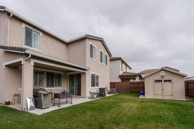 2269 Sierra Village Dr, Roseville, CA 95747