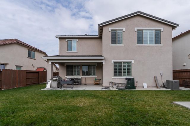 2269 Sierra Village Dr, Roseville, CA 95747