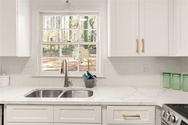 1966 S Hidden Hills Parkway, Stone Mountain, GA 30088