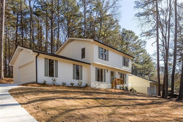 1966 S Hidden Hills Parkway, Stone Mountain, GA 30088