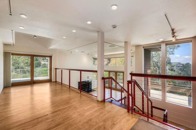 4242 Falcon St, San Diego, CA 92103