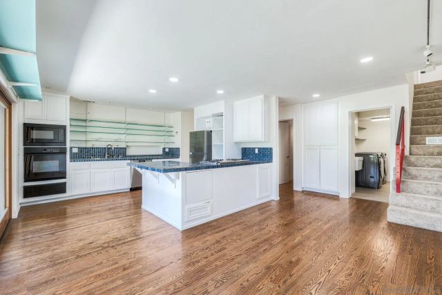 4242 Falcon St, San Diego, CA 92103