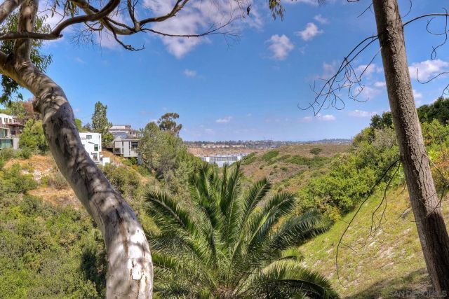 4242 Falcon St, San Diego, CA 92103